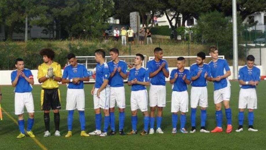 Juniores do Quarteirense fazem a festa em autocarro descapotável