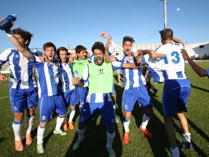 Dragões celebram título nos juniores