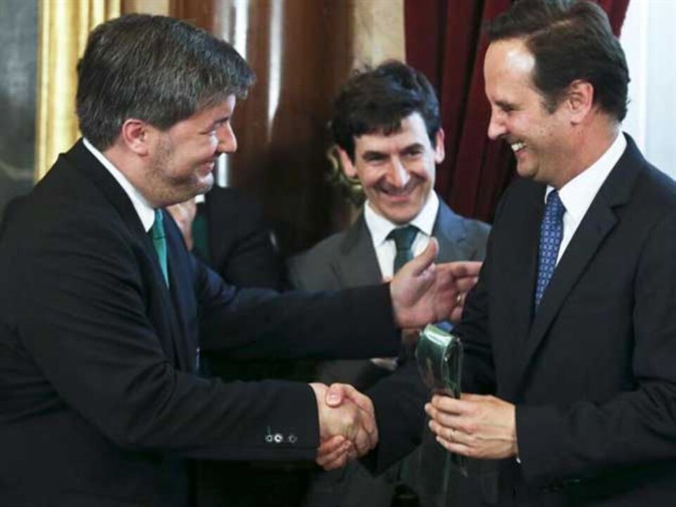 edina usou gravata azul mas Bruno de Carvalho deu-lhe uma verde