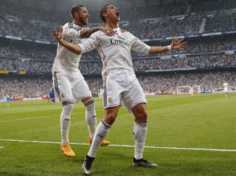 Florentino acusou Ancelotti de ter dado balneário a Ronaldo e Ramos