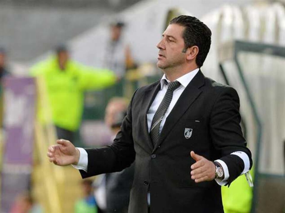 Salário de Rui Vitória bem menor do que o de JJ