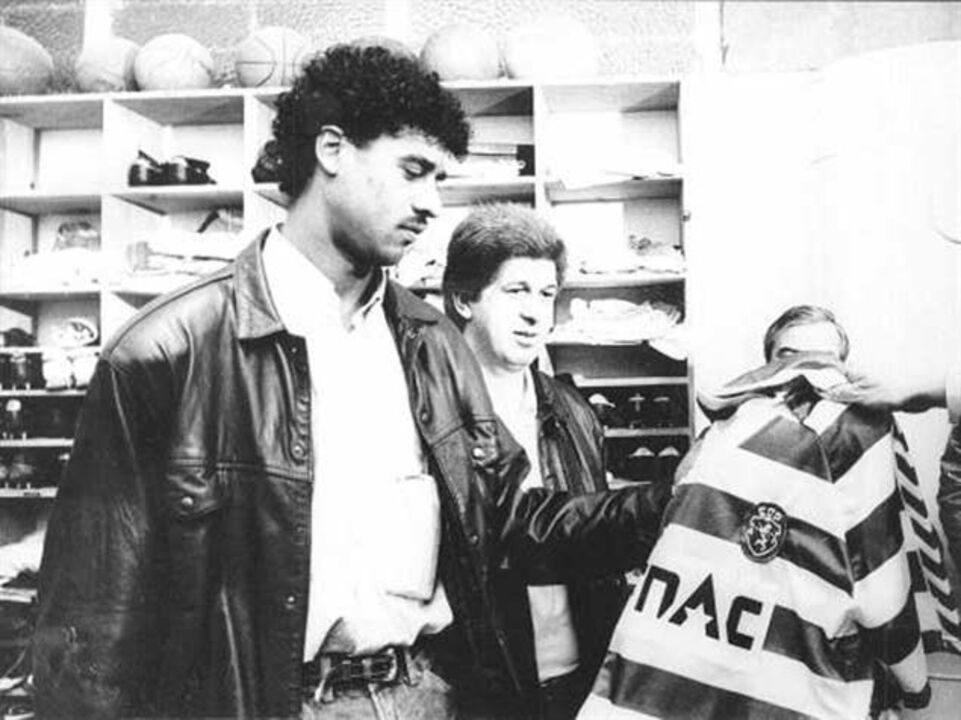 Rijkaard veio e foi embora