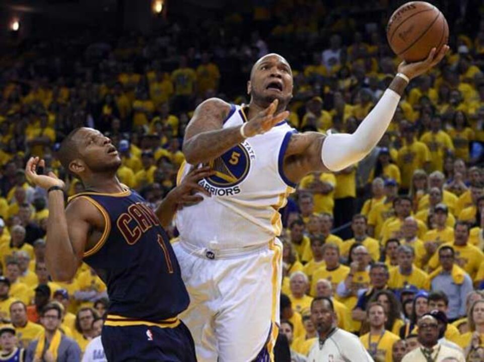 Warriors adiantam-se na final