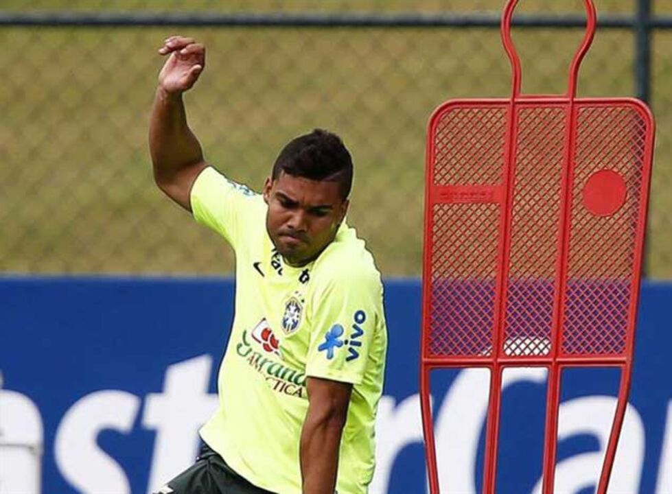 Merengues oficializam resgate de Casemiro