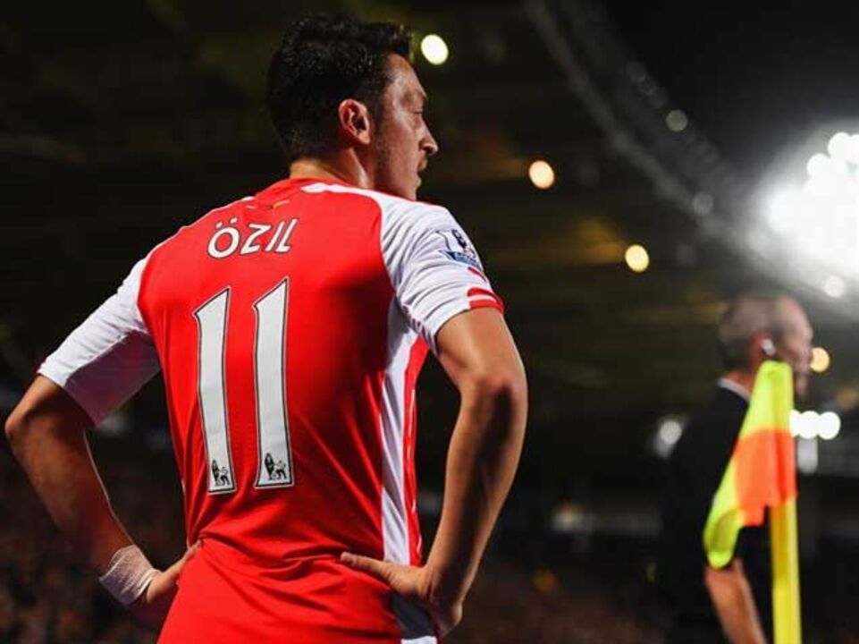 Ozil esteve na festa do Barcelona em Berlim