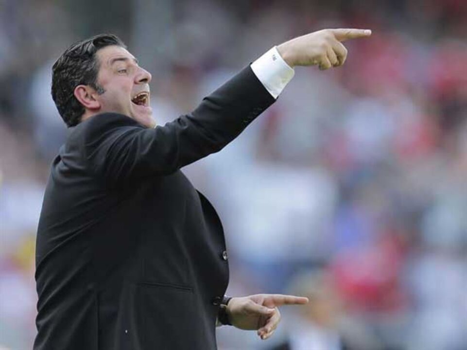 Cláusula de rescisão de Rui Vitória paga com cedência de Bruno Gaspar