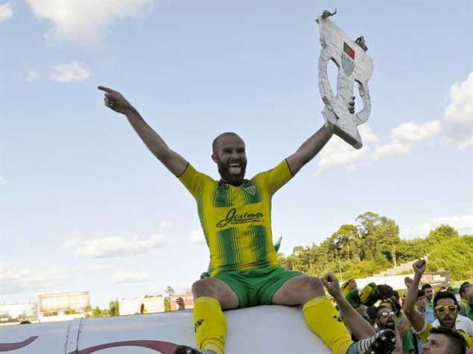 João Pica renova por mais um ano 