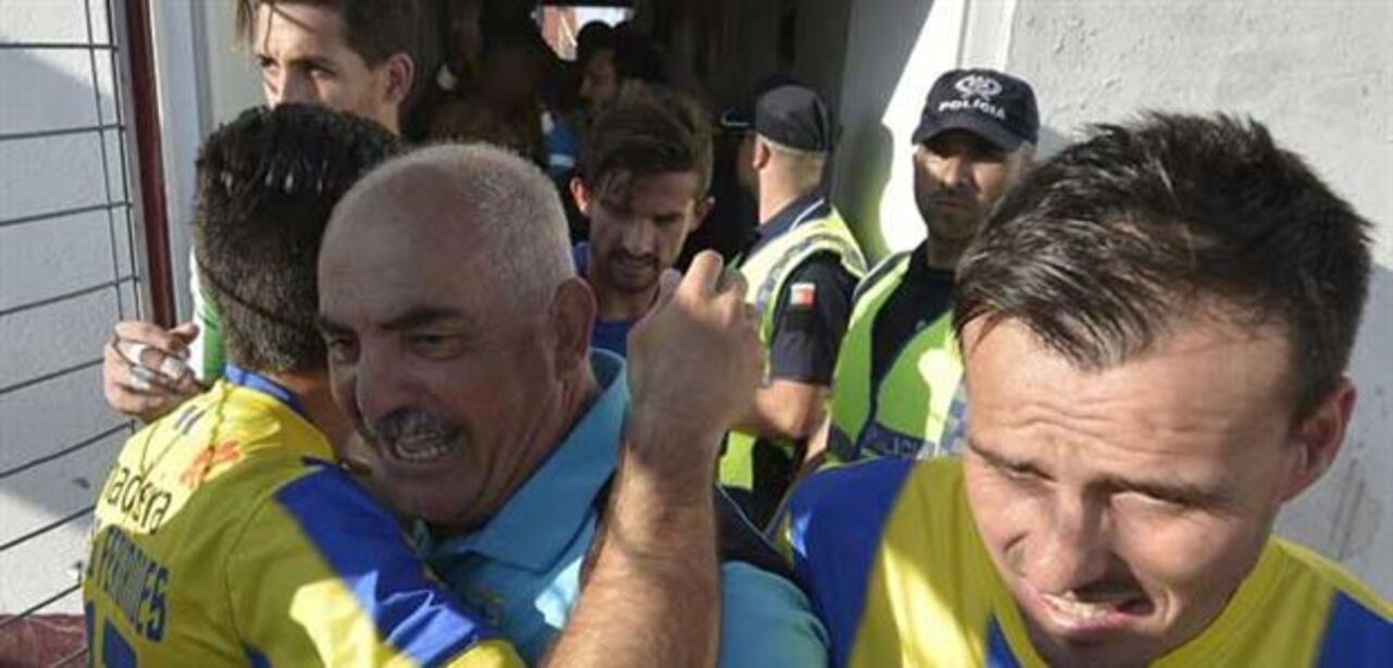 Oito emblemas levados ao topo