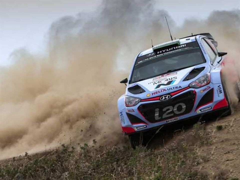 Rali da Sardenha: Hayden Paddon assume a liderança