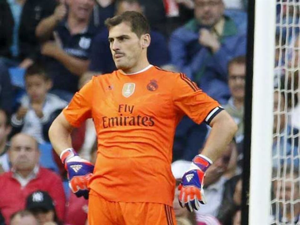 Merengues esperam proposta do Tottenham por Casillas