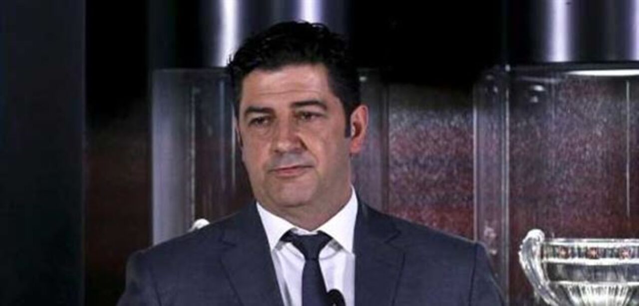 Rui Vitória olha para o miolo