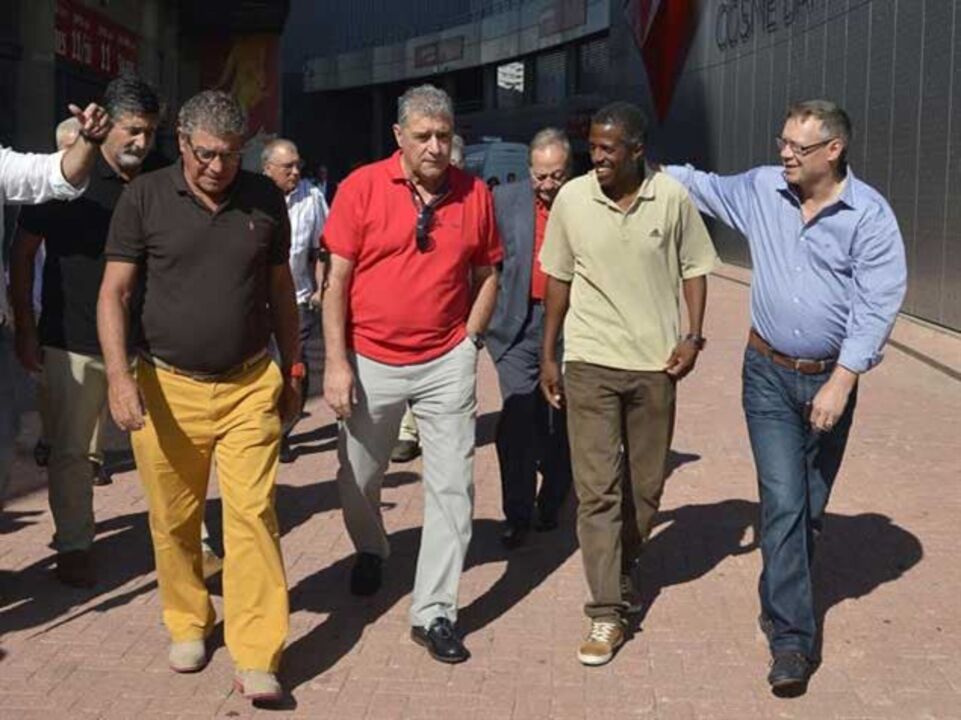 Glórias pedem a Vieira para segurar Maxi