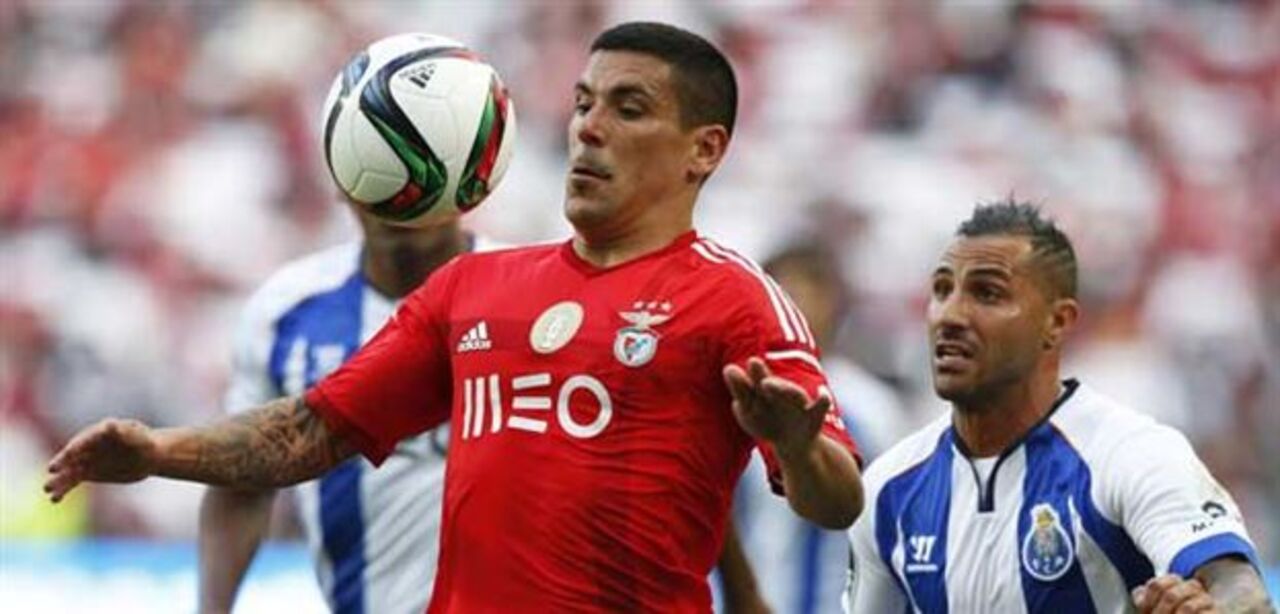 Maxi Pereira discute renovação com e o FC Porto não o larga