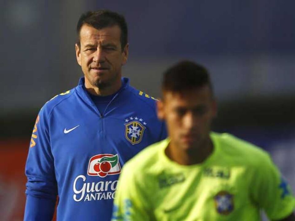 Dunga: «Temos de analisar se é benéfico o Neymar ficar»