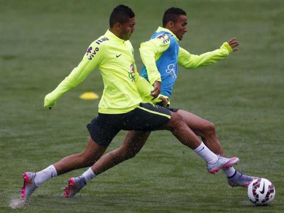 Benítez elogia Danilo e Casemiro