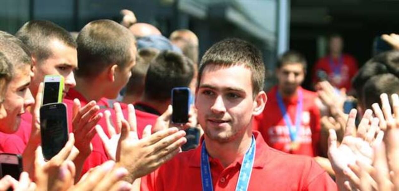 Zivkovic festeja em trânsito para a Luz