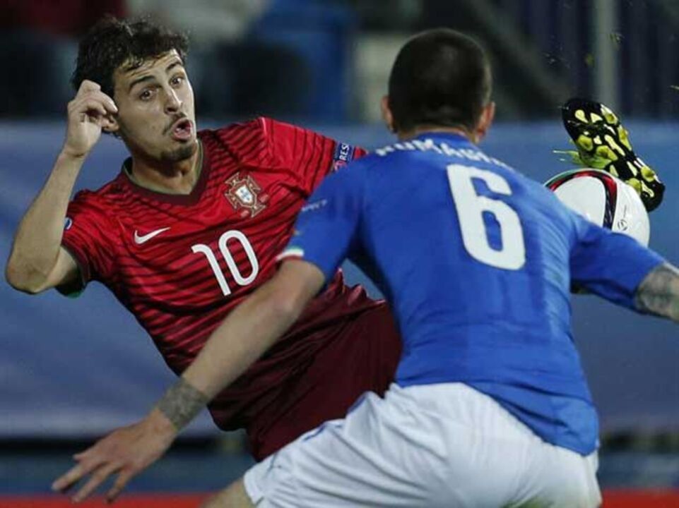 Espanhóis rendidos a Bernardo Silva 