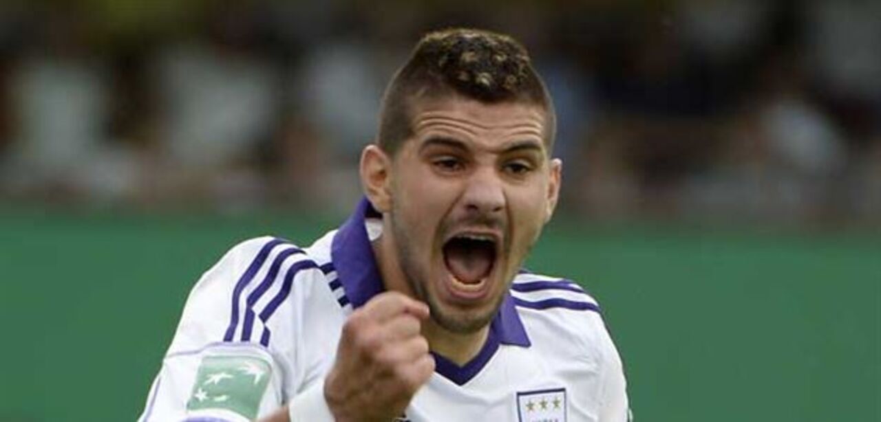 Mitrovic aproxima-se