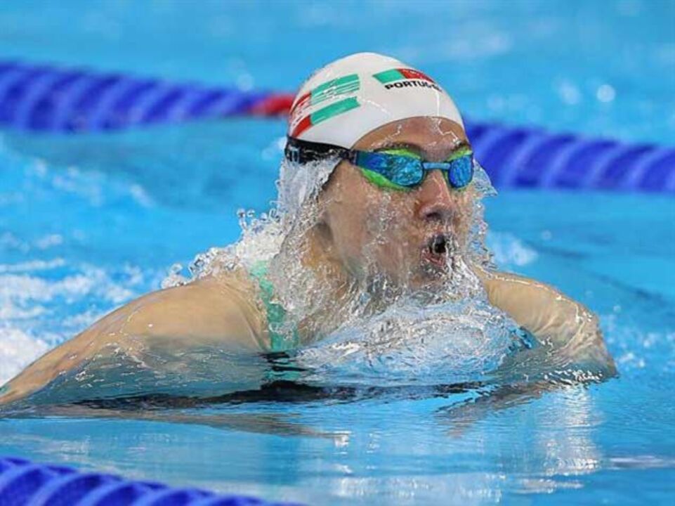 Natação: Raquel Pereira garante meias-finais nos 200m bruços