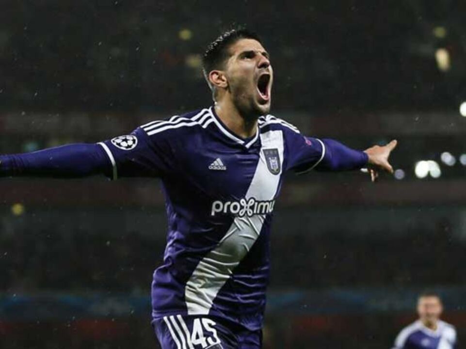 Milhões do Newcastle podem desviar Mitrovic da Luz
