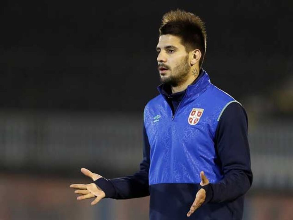 Mitrovic está mais longe