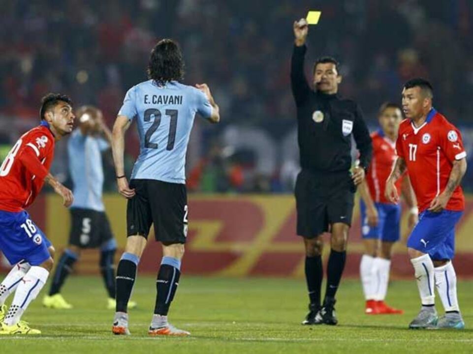 CONMEBOL volta atrás e lança Ricci no explosivo Argentina-Paraguai