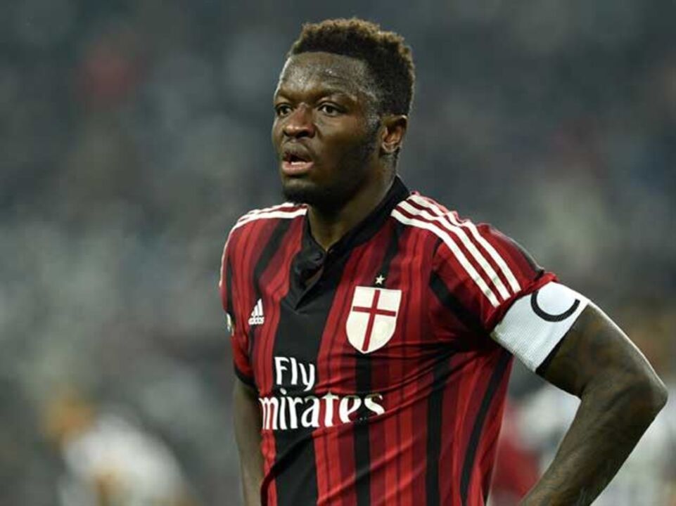 AC Milan rescinde com Sulley Muntari por mútuo acordo