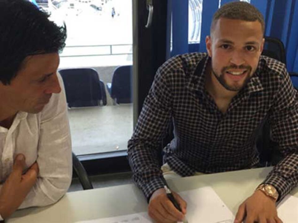 Luc Castaignos assina pelo Eintracht Frankfurt