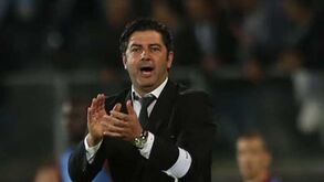 Rui Vitória por três anos