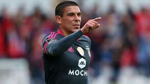 Três anos para Maxi Pereira