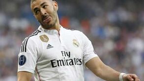Agente de Benzema nega reunião com Manchester United