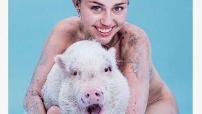 Miley Cyrus nua na capa da 