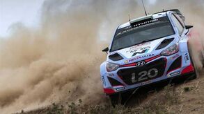 Rali da Sardenha: Hayden Paddon assume a liderança