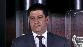 Rui Vitória olha para o miolo
