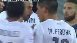 Jogo de paciência por Maxi Pereira