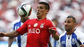 Maxi Pereira discute renovação e o FC Porto não o larga