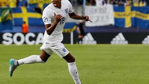 Inglaterra vence e alcança Suécia na tabela