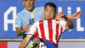 Stoke City pisca o olho a Maxi