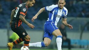 Fenerbahçe promete baixar fasquia por Maicon