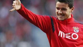 Loris Benito deixa águias e assina pelo Young Boys