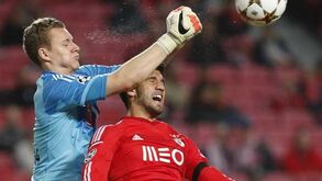 Bernd Leno à espera de De Gea