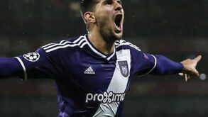 Chelsea entra na corrida por Mitrovic