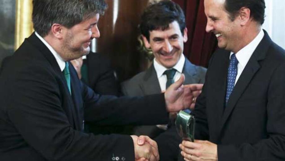 edina usou gravata azul mas Bruno de Carvalho deu-lhe uma verde