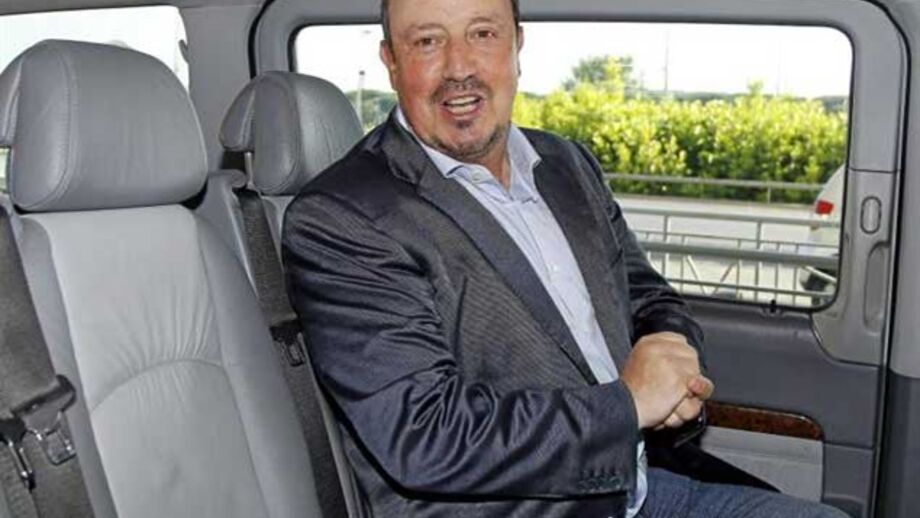 Merengues oficializam Benítez