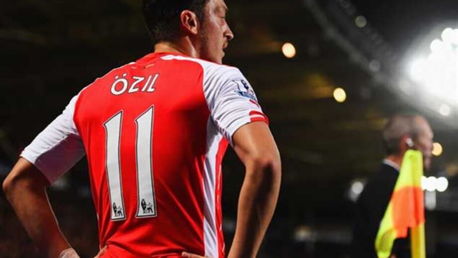 Ozil esteve na festa do Barcelona em Berlim
