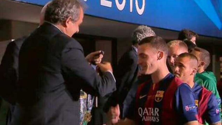 Bravo, Douglas e Vermaelen sem medalha de campeão