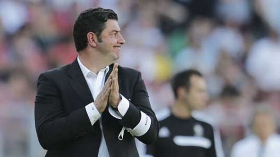 Rui Vitória coloca mãos à obra