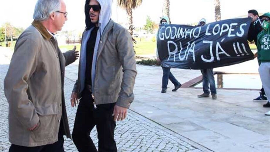 Associados pedem expulsão de Godinho Lopes