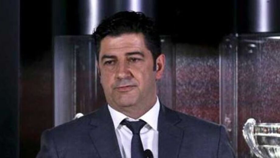 Rui Vitória olha para o miolo