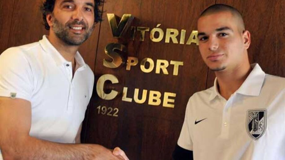 Jovem Diogo Gomes assina pelo Vitória